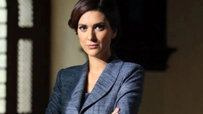 Bergüzar Korel "Normal yaşama dönülmeli" sözlerine sert tepki. "Ülke koca bir cenaze evi olmuş"