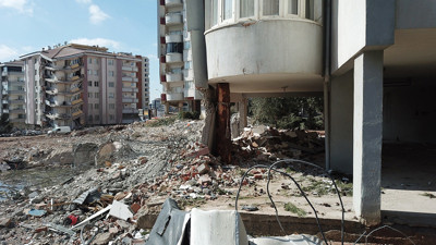 AFAD’dan akılalmaz yöntem! Kolona kütüklü destek