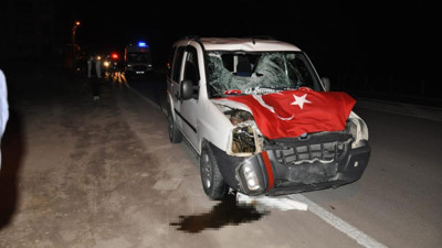 Yaşlı adama dakikalarca kalp masajı yaptılar ama kurtaramadılar. O anlar kamerada