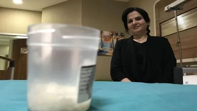 Doktorlar şaştı kaldı. Hastaneye diz ağrısı şikâyetiyle gitti dizinin içinden 967 tane çıktı