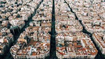 Şehir ve şehircilik böyle olur. Sayın Çevre ve Şehircilik Bakanı burası neresi biliyor musun. Hiç gökdelen görüyor musunuz