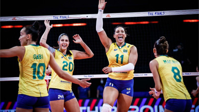 Dünyaca ünlü voleybolcu Türkiye'den ayrıldı. Depremzedelere market aracıyla yardım etmişti