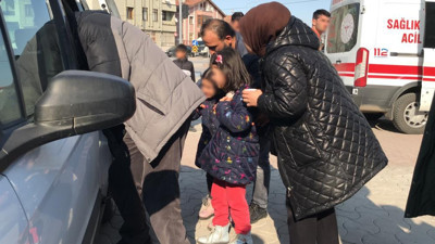 Boşandığı eşi ve çocuklarını rehin aldı