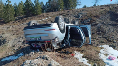 Bilecik'te şarampole yuvarlanan otomobilin sürücüsü yaralandı