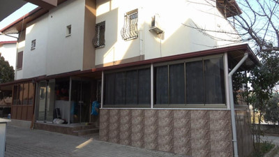 16 yaşındaki çocuk ablasının önünde baba katili oldu