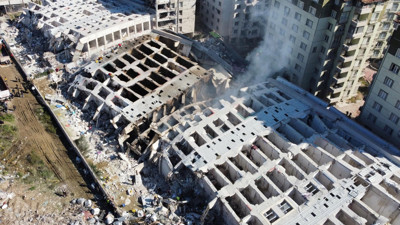 Rönesans Rezidans'ı yapan müteahhidin binaları ne kadar güvenli yaptığını anlattığı ortaya çıktı. Depremde kağıt kule gibi çökmüştü