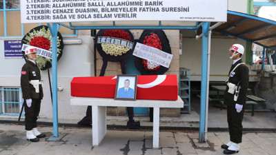 İzmir'de kazada hayatını kaybeden astsubay çavuş toprağa verildi