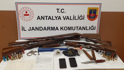 Silah zoruyla otomobillere el koyan 3 şüpheliye tutuklama