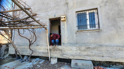Deprem evi 2 metre taşıdı