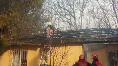 Tek katlı evde çıkan yangın söndürüldü