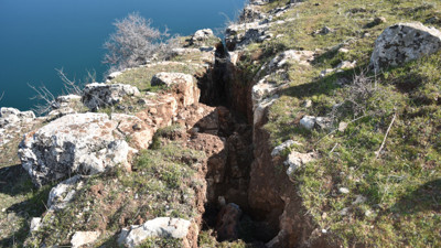 Deprem Fırat Nehri kıyısında yarıklar oluşturdu