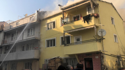 3 katlı binada yangın paniği