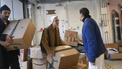 Bella Hadid'den Türkiye'ye kutu kutu yardım