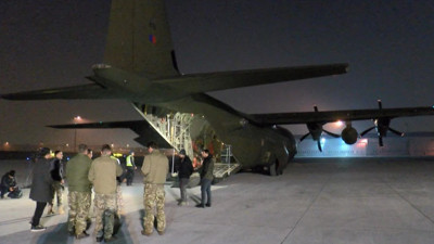 Üç diyaliz hastası depremzede Adana'dan İstanbul'a getirildi