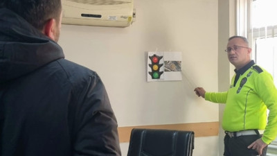 Kırmızı ışık ihlali yapan sürücüye para cezası yerine eğitim verildi