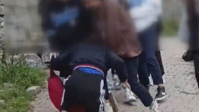 Kız öğrencilerin kavgası kamerada