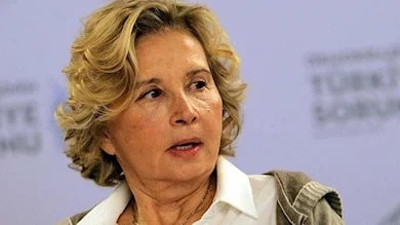 FETÖ’den hapis yatan Nazlı Ilıcak’ın 99 depremini Erdoğan’a bağlayan yazıları ortaya çıktı. Erdoğan’dan halkın sevgilisi olarak bahsediyor