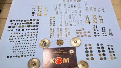 İzmir'de tarihi eser kaçakçılarına operasyon (25 Şubat 2023)