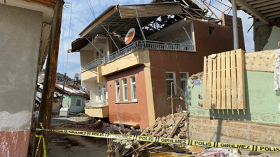 Malatyalı depremzede: Biz evimizden vazgeçtik lakin karşı komşumuzun evine zarar gelecek endişesindeyiz