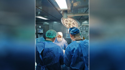 Hastaneye dönüştürülen TCG Bayraktar gemisinde hizmet devam ediyor