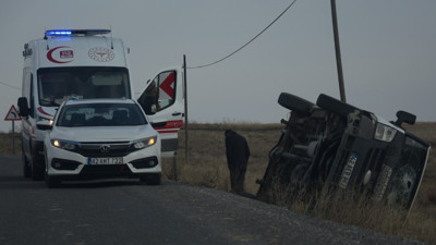 Şarampole devrilen kamyonetin sürücüsü yaralandı