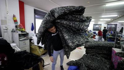 Filistin'de, deprem bölgelerinde görev yapan arama kurtarma ekibine onur madalyası verildi