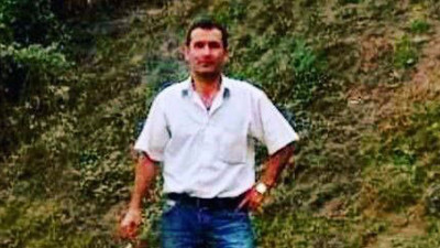 Kestiği ağacın altında kaldı