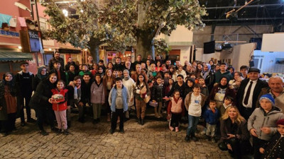 Depremzedeler 'Seksenler' dizi setinde. Onlar oturdu oyuncular servis yaptı