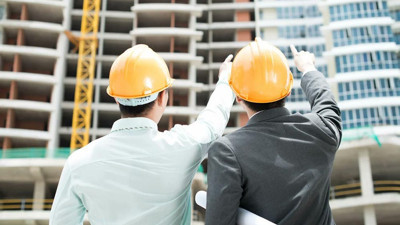 Türkiye’de 453 bin 497 müteahhit var. 18 yaşını dolduran, lise mezunu herkes müteahhit olabiliyor