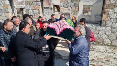 Mandıra Filozofu'ndan annesine son öpücük