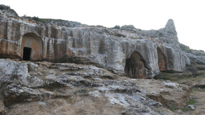 'Gelinler Dağı'ndaki tarihi kaya mezarları, depremlerde hasar görmedi