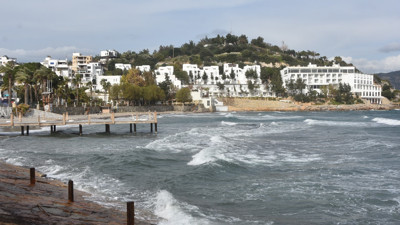Feribot seferlerine fırtına engeli