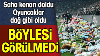 Böylesi görülmedi. Saha kenarı doldu. Beşiktaşlı taraftarın attığı oyuncaklar dağ gibi oldu