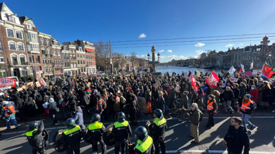 Amsterdam’da yüksek kiralar protesto edildi