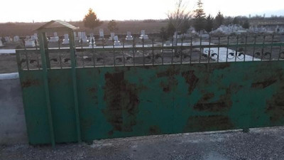 Mezarlıkta şok eden olay. Bedeninin yarısı toprağa gömülü kadın cesedi bulundu