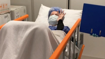 Filiz Akın ameliyat masasına yattı. Kulağında tümör tespit edilmişti