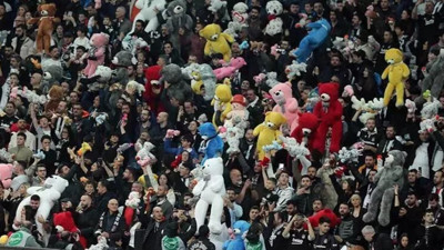 İrem Derici: Ağlamaktan helak oldum. Beşiktaş Antalyaspor maçını tribünden izledi