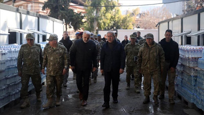Bakan Akar depremin vurduğu Hatay'ın ilçelerini inceledi