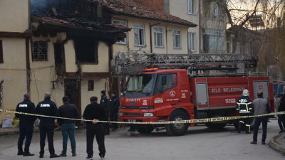 Ahşap ev 3 kişiye mezar oldu