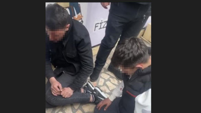 Zehir tacirlerini mahalleli dövdü