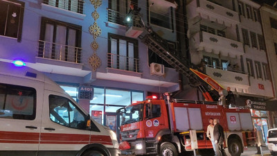 Banyoda kilitli kalan adamı itfaiye kurtardı