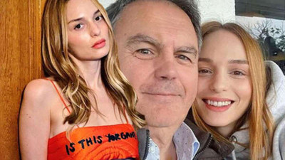 Nilperi Şahinkaya babasına kavuştu. "Sayın büyükelçimiz 39 yıl sonra temelli olarak Türkiye'ye döndü"