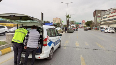 Yaya geçidinden geçmeye çalışan kişiye çarptı: 1 yaralı