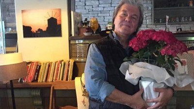 Usta sanatçı Kazım Akşar'ın ani ölümü sanat dünyasını yasa boğdu. Paylaşımlar peş peşe geldi