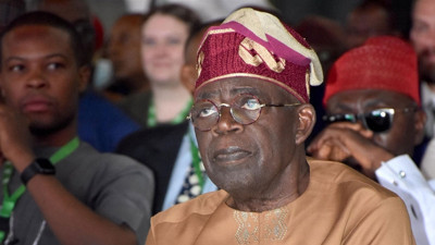 Nijerya'da iktidar partisi adayı, devlet başkanı seçildi