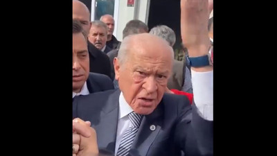Türkiye Devlet Bahçeli'nin her şeyini kaybetmiş depremzedeleri azarlamasını konuşuyor