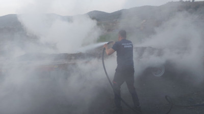 İş makinesi taşıyan tır seyir halindeyken yandı