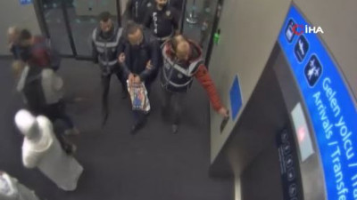 Tacikistan'a kaçtı. Yakalama kararı çıkınca uçaktan indirilmeden İstanbul'a geri yollandı