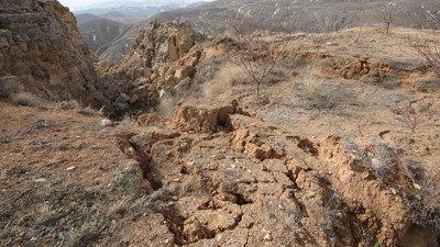 Depremlerde Malatya'da yarıklar oluştu