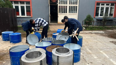 Ünye’de teknik lisenin atölyeleri depremzedeler için çalışıyor